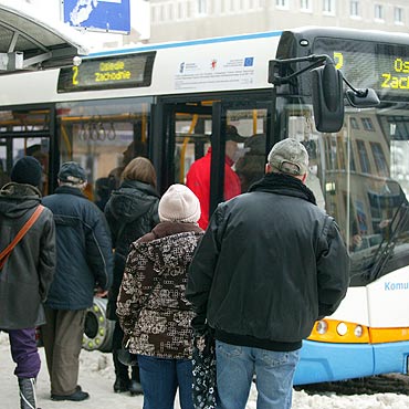 Sprzeda biletw przez kierowcw wpywa na punktualno odjazdu autobusw