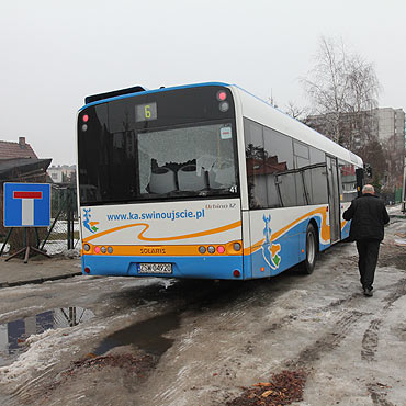Nie mg swobodnie wykrci przez zaparkowane samochody