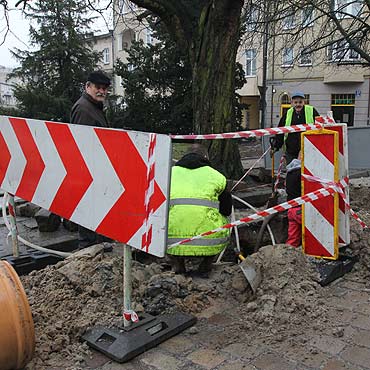 Po przejechaniu samochodu zapada si jezdnia