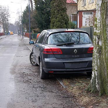 Samochd zaparkowany od przeszo p roku 