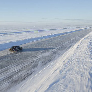 Pdzi 330 km/h po zamarznitym Batyku!