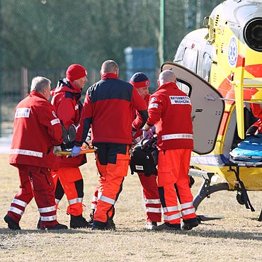 Pijany kierowca podczas ucieczki staranował dwa auta. Pasażerka w szpitalu