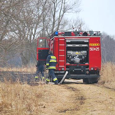 Pracowity weekend strażaków. Co chwilę gasili płonącą trawę