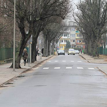 Kierowcy pdz tu przy szkole i boisku 