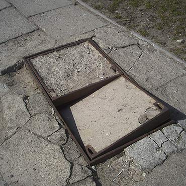Uwaga na t studzienk    
