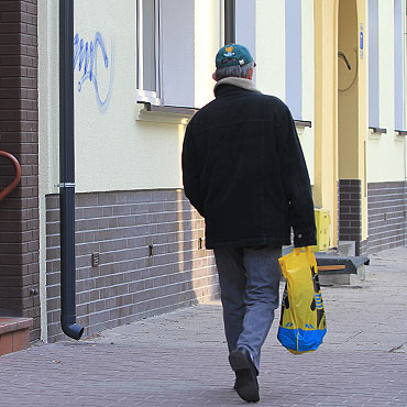 Bazgrze po budynkach. Ludzie zbieraj na niego dowody  