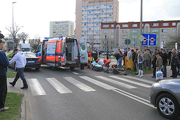 Potrci dwoje rowerzystw<br> i uciek. Kobieta w cikim stanie trafia do szpitala. Zobacz film!