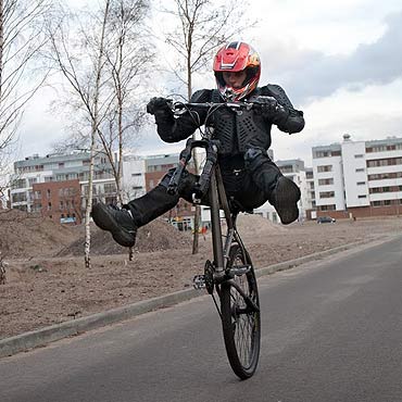 Rowerowy kaskader. Zobacz film!