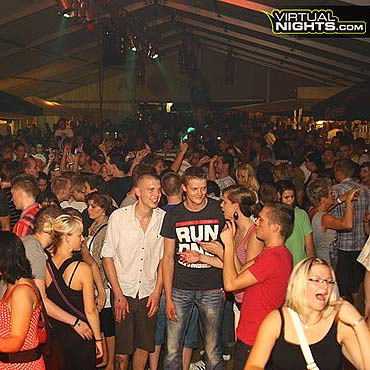 Dyskoteka w wielkim namiocie 