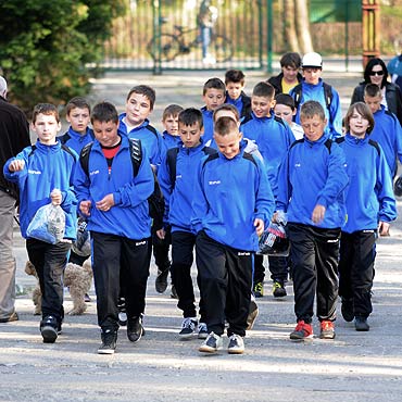 Modzi pikarze wyprowadz pierwszoligowcw na muraw