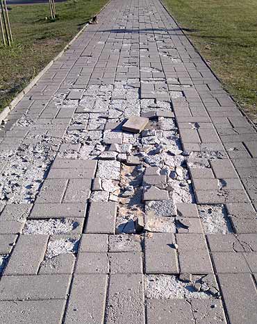 Chodnik przy 11 listopada woa o pomst do nieba