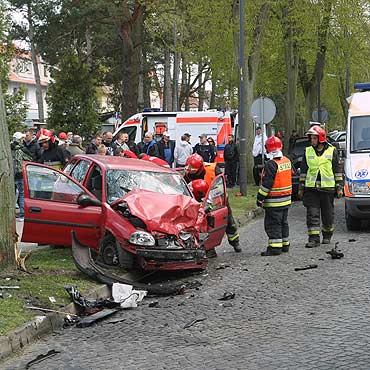 Zderzyy si dwa auta.<br> Troje rannych w szpitalu.<br> Zobacz film!