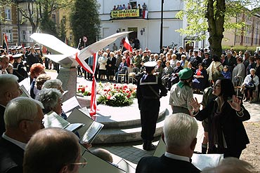 Orze na cokole.<br>winoujcie ma nowy, pikny pomnik!!! Zobacz film!
