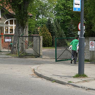 Nagrabili sobie na cmentarzu