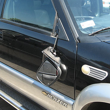 Na „Zachodnim” rozrabiaj. W chevrolecie wyrwano lusterko