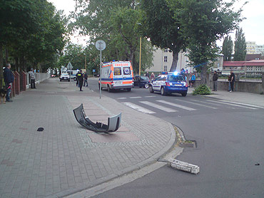 Zderzenie na skrzyżowaniu Piastowskiej z Wyspiańskiego. Dwie osoby trafiły do szpitala