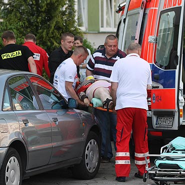 Kobieta wypada z okna przy Matejki 40