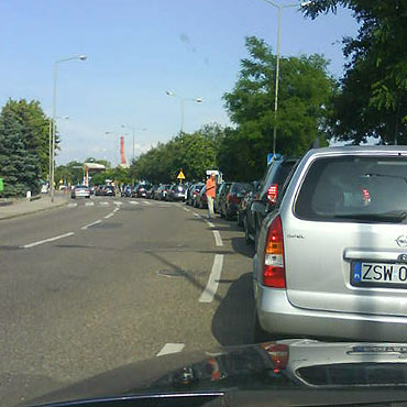 Urzędnicy twierdzą, że nie ma kolejek na promy. Nasi Czytelnicy wyśmiewają magistrat