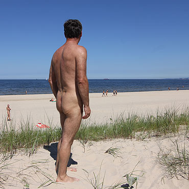 Niemieckie nagusy zalewają polską plażę