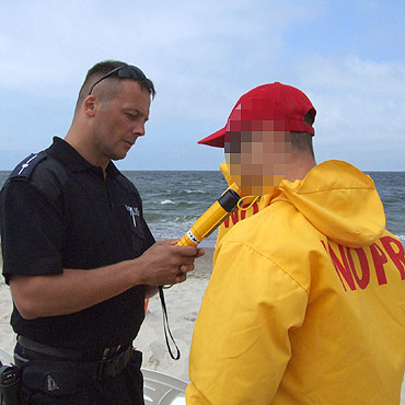 Dziwnów: Skacowany ratownik pilnował bezpieczeństwa na plaży