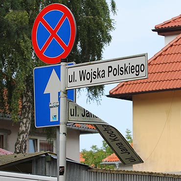 Zniszczyli drogowskazy 