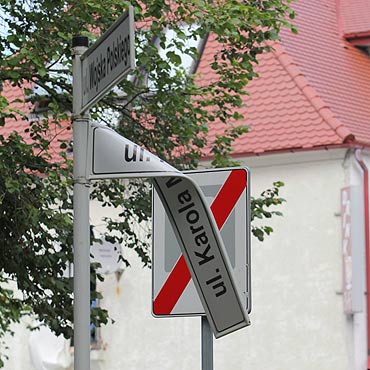 Zniszczyli drogowskazy 