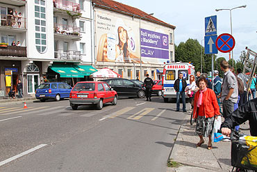 Potrcia piesz na pasach. Starsza kobieta w szpitalu