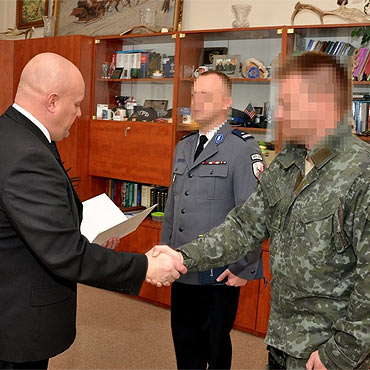 Policjant dosta nagrod za obezwadnienie bandyty