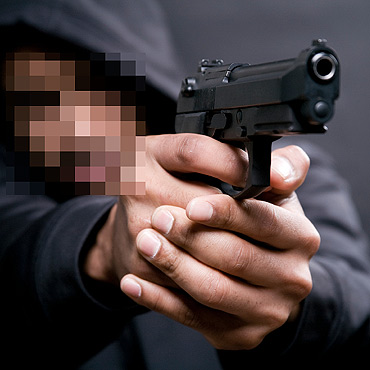 Wymachiwa policjantom broni przed nosem