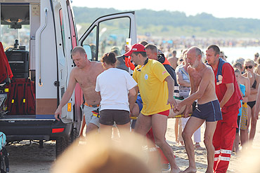 Uratowali 70-letnią kobietę. Przez 30 minut walczyli o jej życie