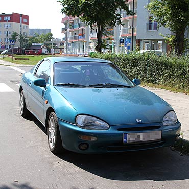 Kto porysowa sportow mazd? Policja szuka wandala. Zobacz film!