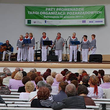 Targi Organizacji Pozarz±dowych przy promenadzie