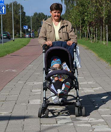 Dziurawy chodnik przy<br> 11 Listopada 