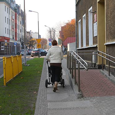 Chodnik jest za wski?