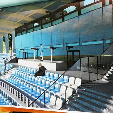Wykonawca wchodzi na stadion