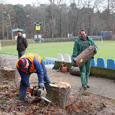 Ronie dach nad trybun stadionu