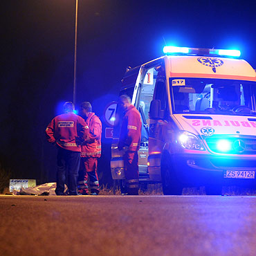 Tragiczny wypadek. Nie yje mczyzna  potrcony przez samochd