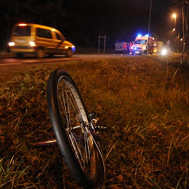 Tragiczny wypadek. Nie yje mczyzna  potrcony przez samochd
