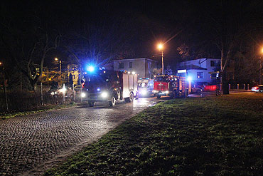 Pijany kierowca rozstrzaska si na drzewie. Dwie osoby w szpitalu