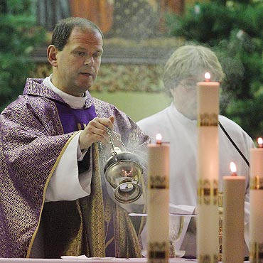 Mariusz Koluczek i ks. Jacek Fabiszak świętowali 25-lecie kapłaństwa