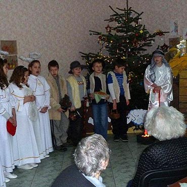 Uczniowie ZSP 4 z yczeniami u Seniorw