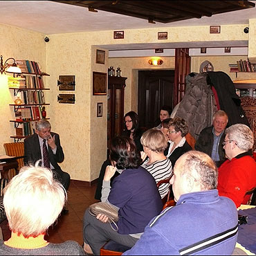 Relacja ze spotkania z poezją Kazimierza Burnata