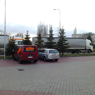 Tiry nie zmieciy si na parkingu 