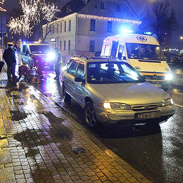 Potrcenie na Armii Krajowej. Kierowca nie zauway kobiety przechodzcej przez pasy