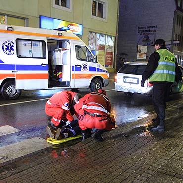 Potrcenie na Armii Krajowej. Kierowca nie zauway kobiety przechodzcej przez pasy