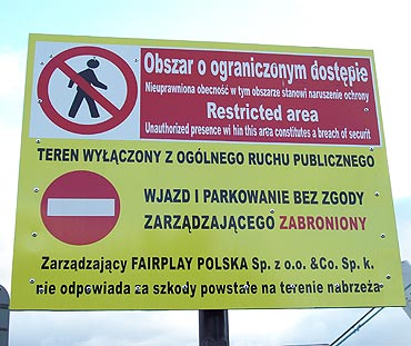 Zakaz spacerowania po nabrzeu 