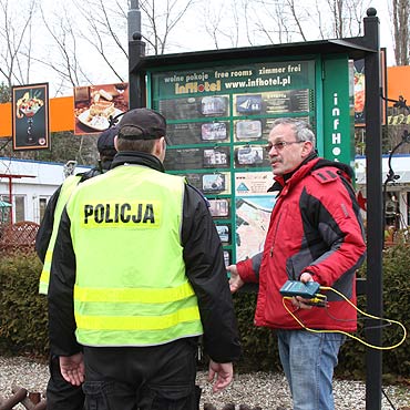 Przez dwa tygodnie mieli w nosie niebezpieczn tablic. Teraz chwal si jej usuniciem 