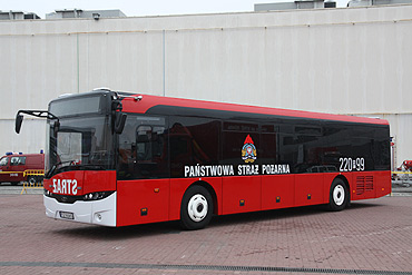 Centrum dowodzenia straży pożarnej w nowoczesnym autobusie