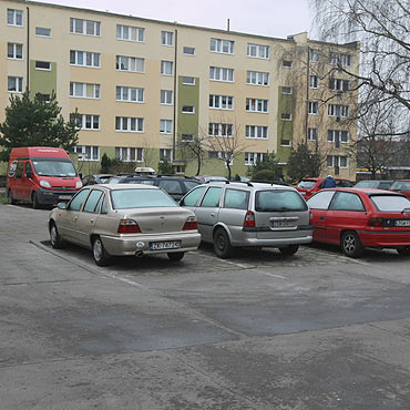 Place zabaw zamieniaj si w osiedlowe parkingi