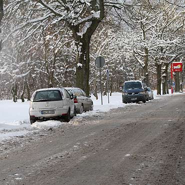 Parking - latem patny, zim zasypany 